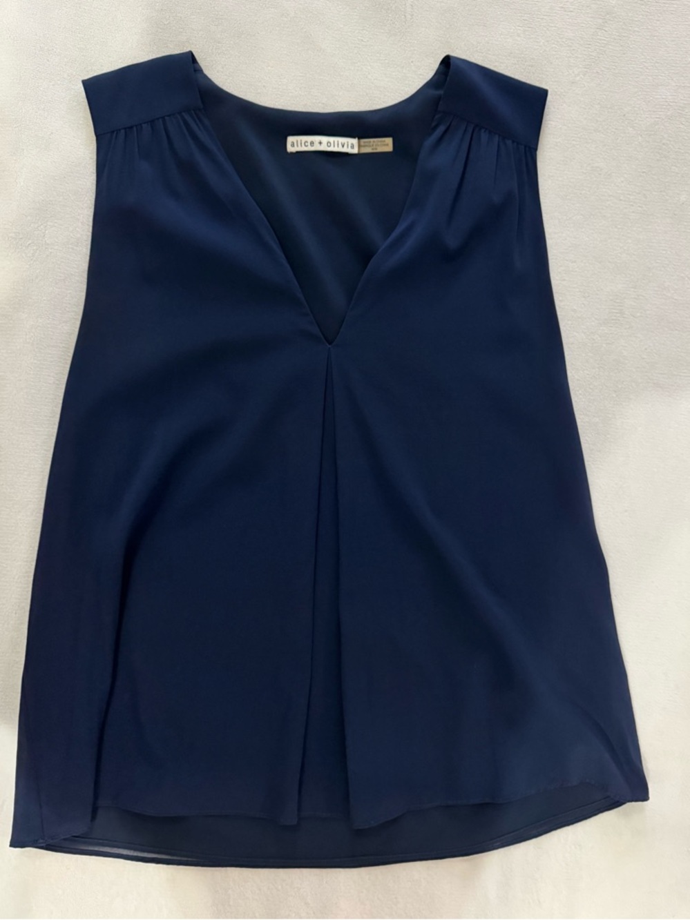 Alice + Olivia Contemporary  Navy Silk Tank - Med 💙